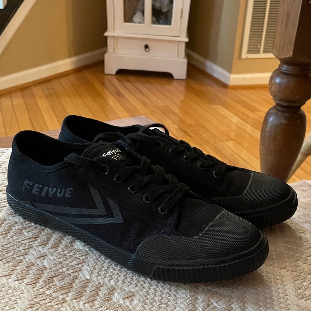 Feiyue Black Sneakers Sleek Canvas Style